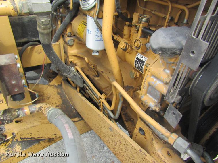 image for item DD8553 1995 New Holland 6640 Tiger Special tractor