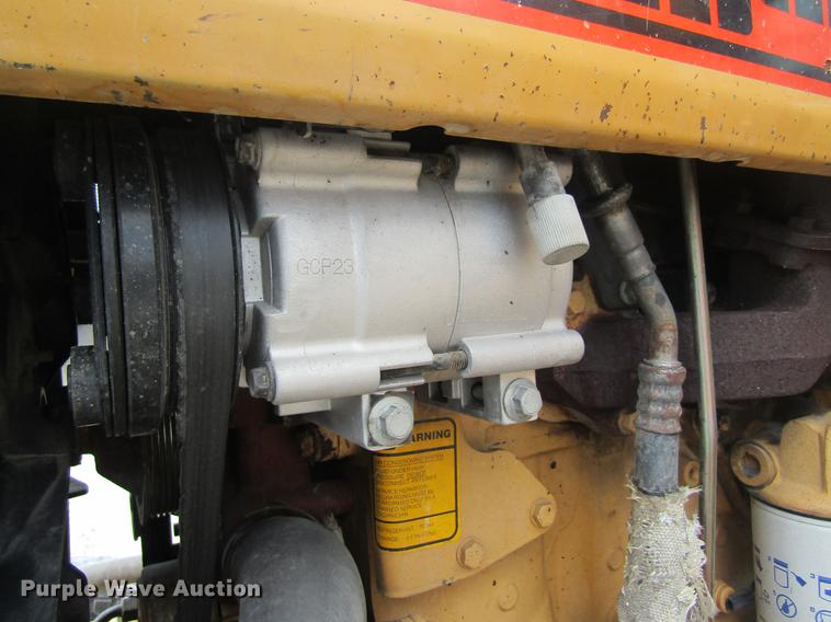 image for item DD8553 1995 New Holland 6640 Tiger Special tractor