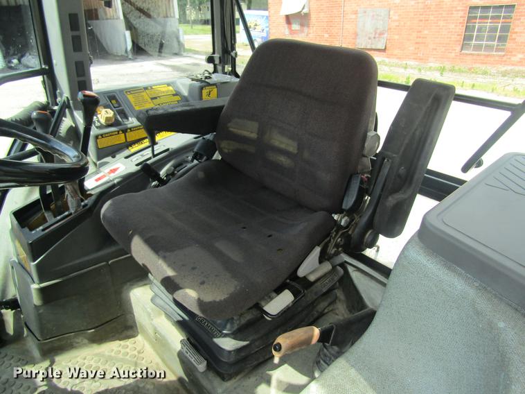 image for item DD8553 1995 New Holland 6640 Tiger Special tractor