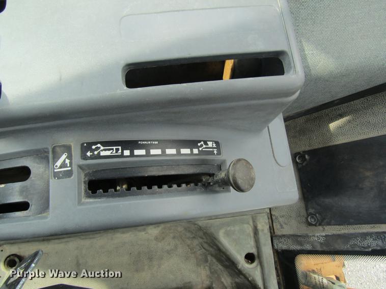 image for item DD8553 1995 New Holland 6640 Tiger Special tractor