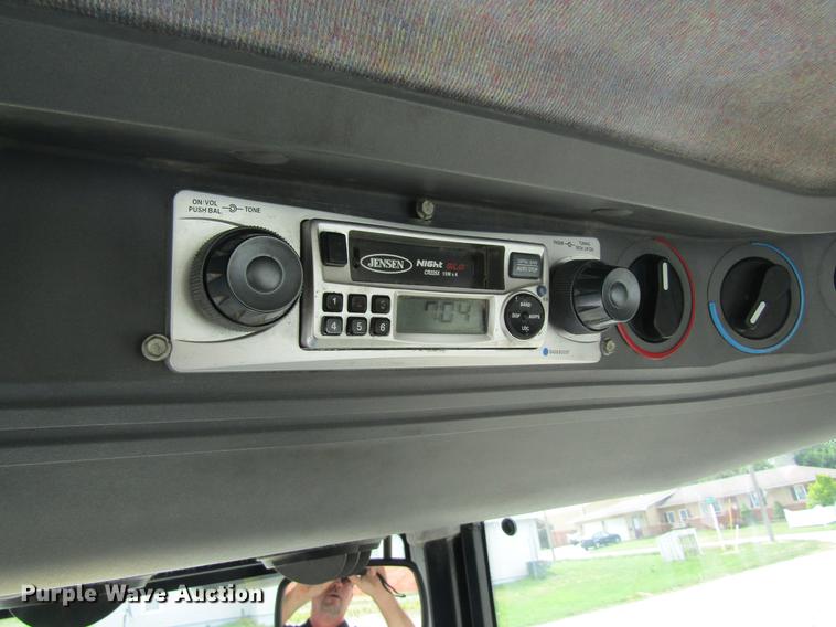 image for item DD8553 1995 New Holland 6640 Tiger Special tractor