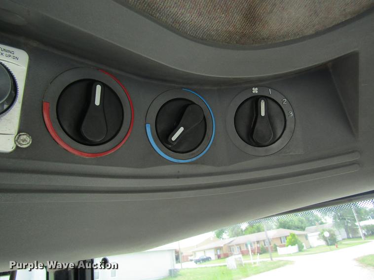 image for item DD8553 1995 New Holland 6640 Tiger Special tractor