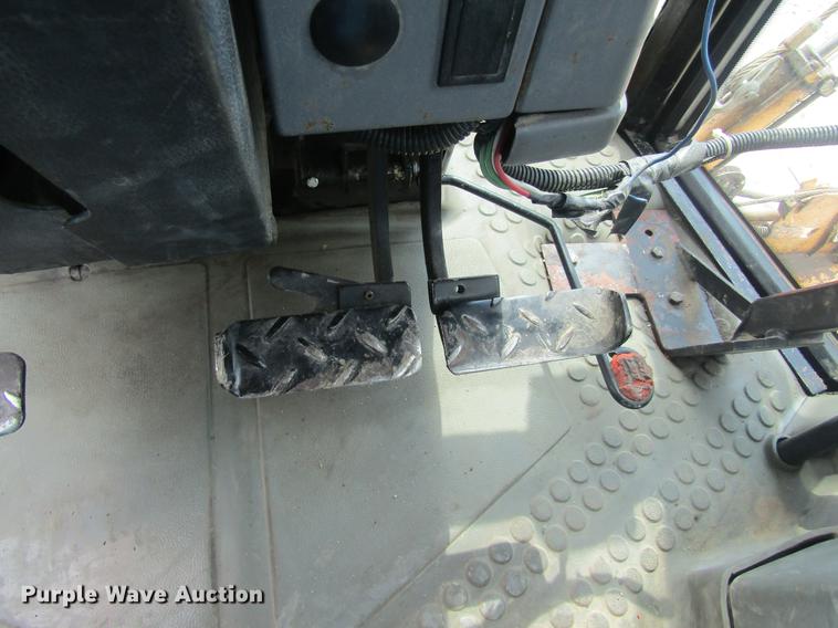 image for item DD8553 1995 New Holland 6640 Tiger Special tractor