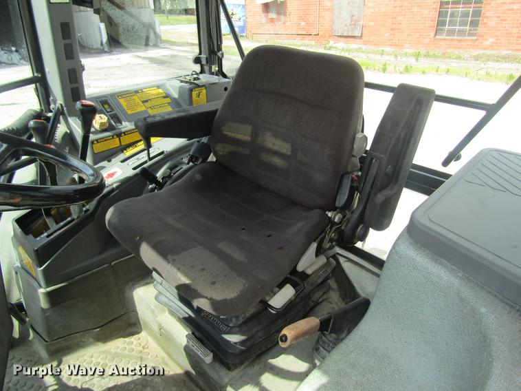 image for item DD8553 1995 New Holland 6640 Tiger Special tractor