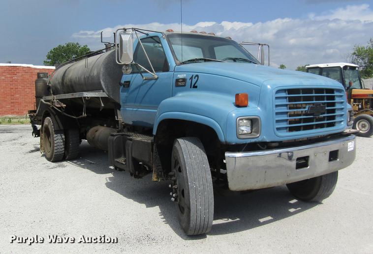 image for item DD8554 1997 Chevrolet C7500 oil distributor truck