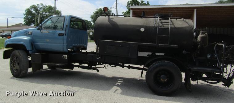 image for item DD8554 1997 Chevrolet C7500 oil distributor truck