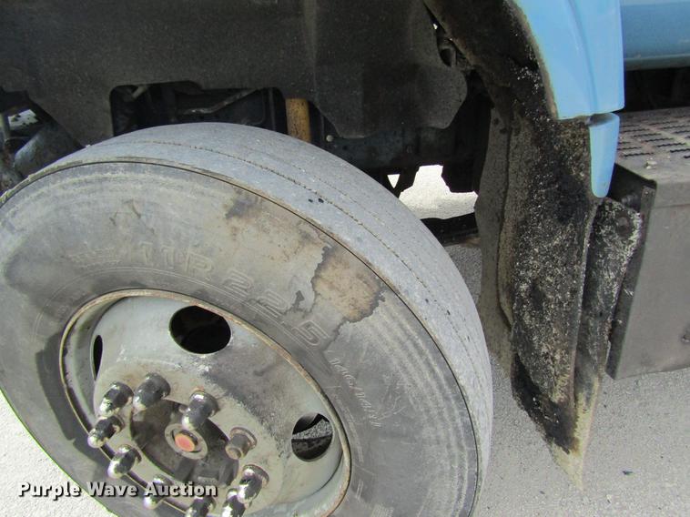 image for item DD8554 1997 Chevrolet C7500 oil distributor truck