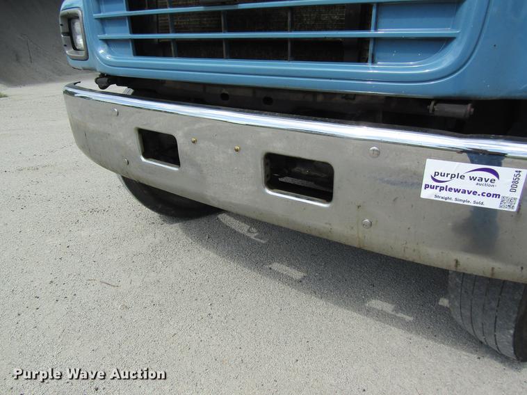 image for item DD8554 1997 Chevrolet C7500 oil distributor truck