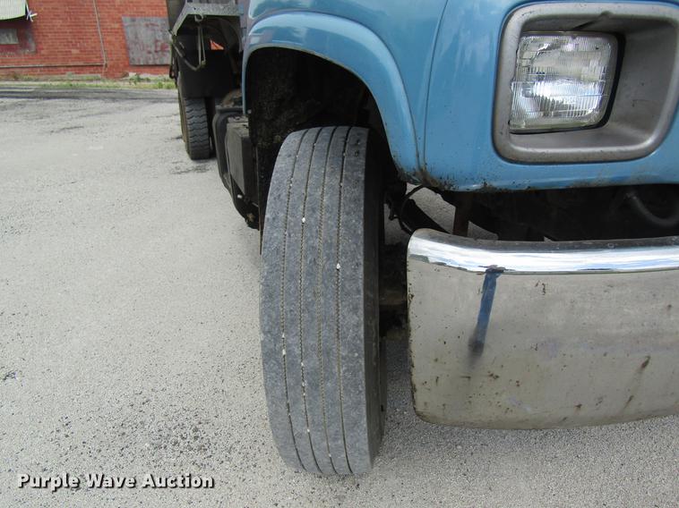 image for item DD8554 1997 Chevrolet C7500 oil distributor truck