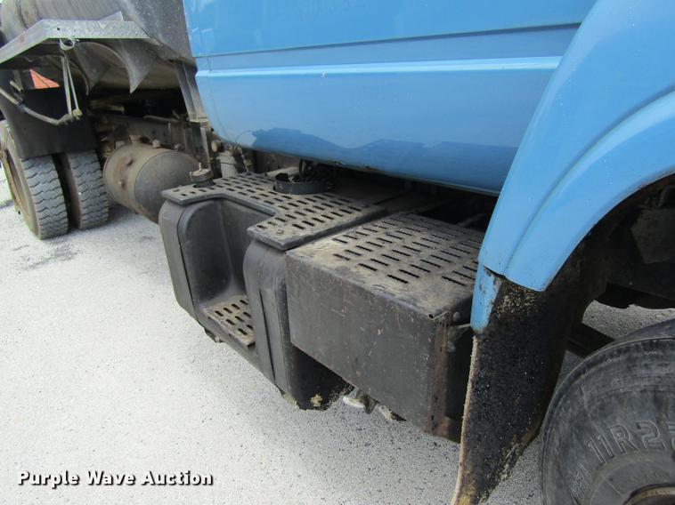 image for item DD8554 1997 Chevrolet C7500 oil distributor truck