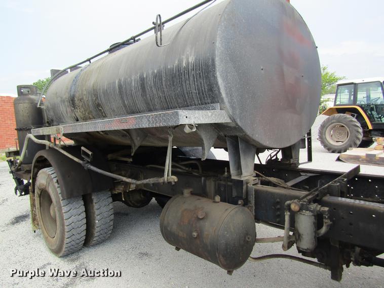 image for item DD8554 1997 Chevrolet C7500 oil distributor truck