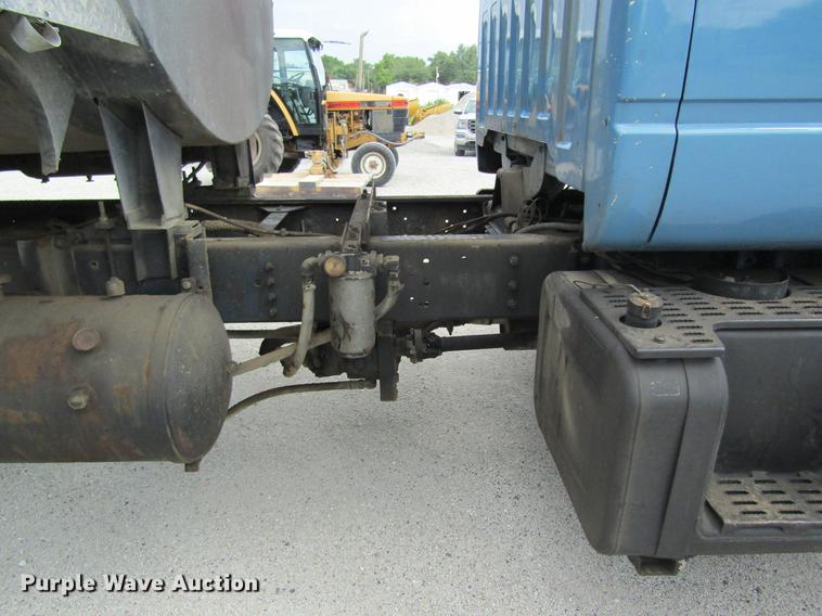 image for item DD8554 1997 Chevrolet C7500 oil distributor truck