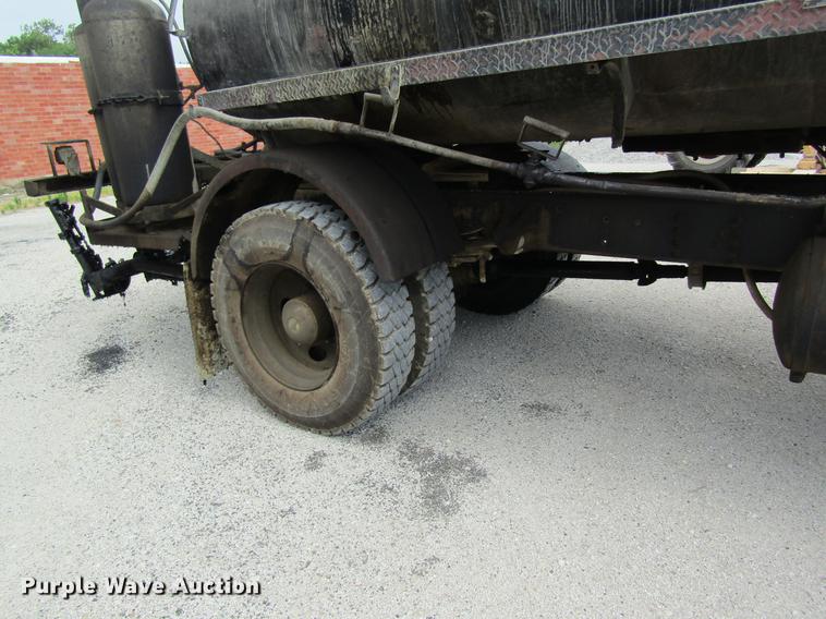 image for item DD8554 1997 Chevrolet C7500 oil distributor truck