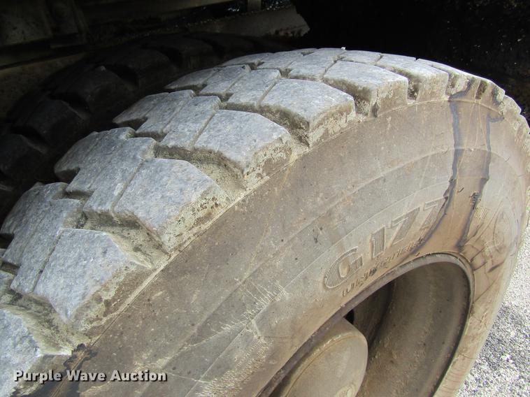 image for item DD8554 1997 Chevrolet C7500 oil distributor truck