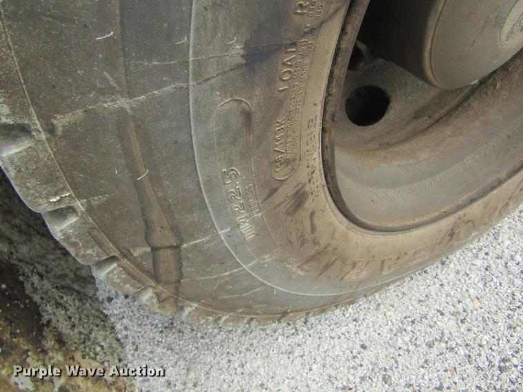 image for item DD8554 1997 Chevrolet C7500 oil distributor truck