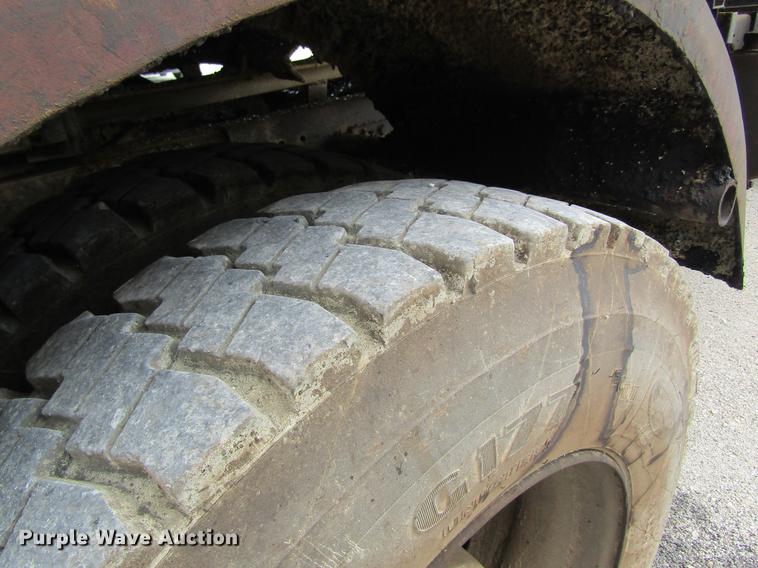 image for item DD8554 1997 Chevrolet C7500 oil distributor truck