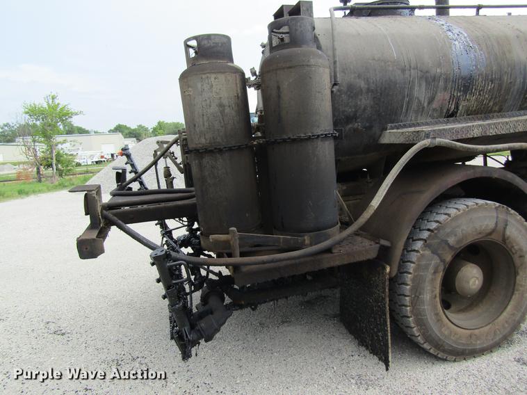 image for item DD8554 1997 Chevrolet C7500 oil distributor truck