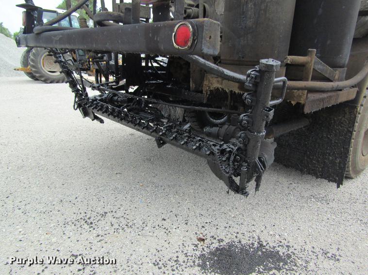 image for item DD8554 1997 Chevrolet C7500 oil distributor truck