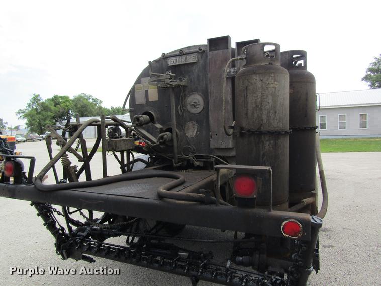 image for item DD8554 1997 Chevrolet C7500 oil distributor truck