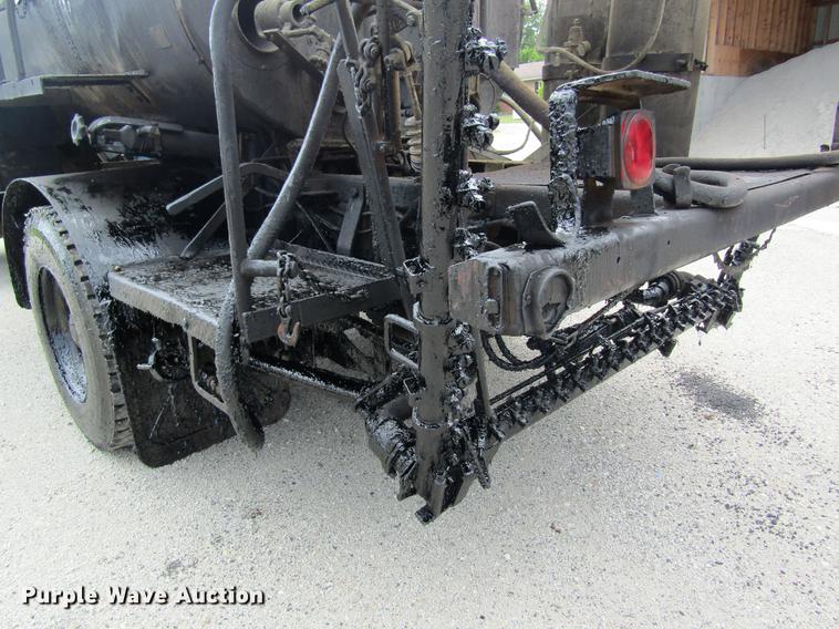 image for item DD8554 1997 Chevrolet C7500 oil distributor truck