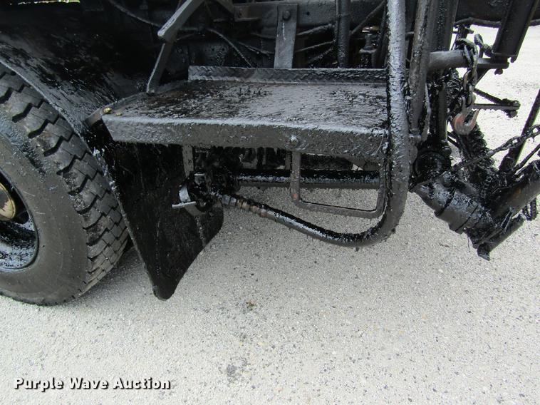 image for item DD8554 1997 Chevrolet C7500 oil distributor truck