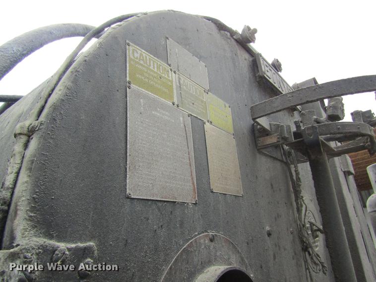 image for item DD8554 1997 Chevrolet C7500 oil distributor truck