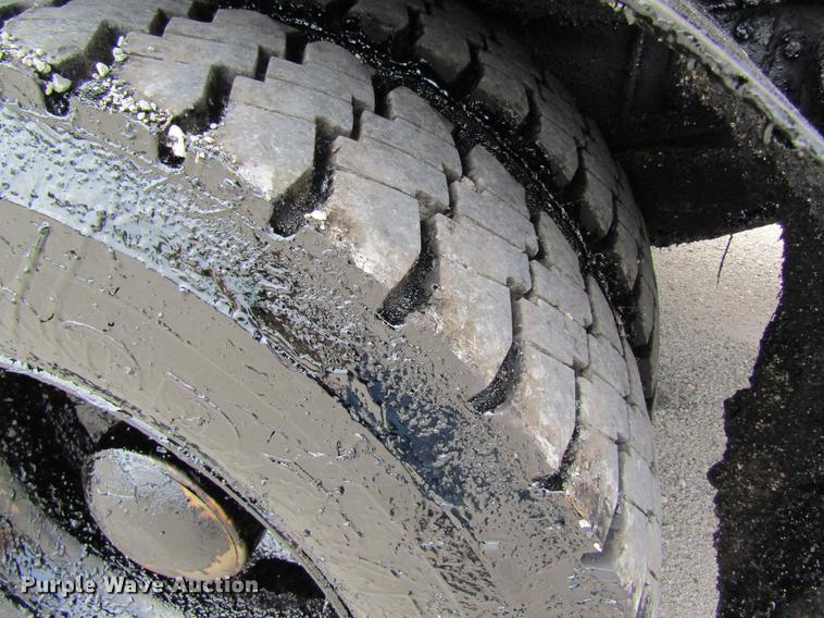 image for item DD8554 1997 Chevrolet C7500 oil distributor truck