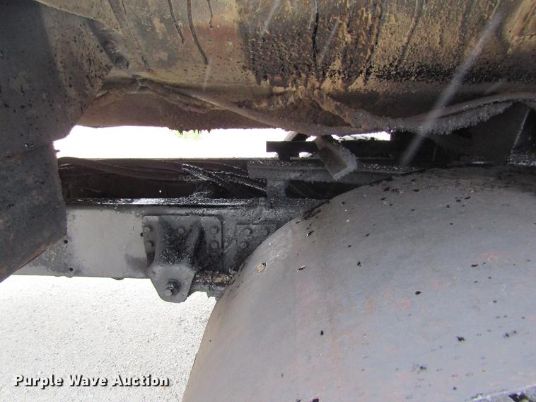 image for item DD8554 1997 Chevrolet C7500 oil distributor truck