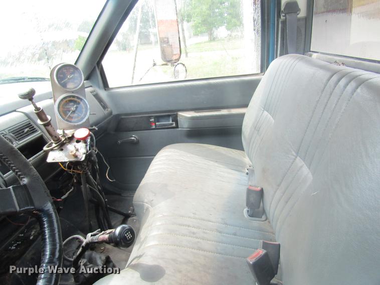 image for item DD8554 1997 Chevrolet C7500 oil distributor truck