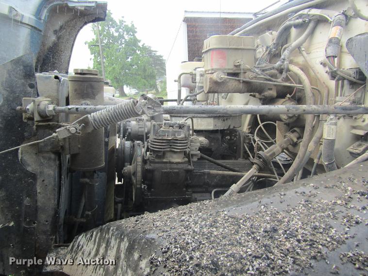 image for item DD8554 1997 Chevrolet C7500 oil distributor truck