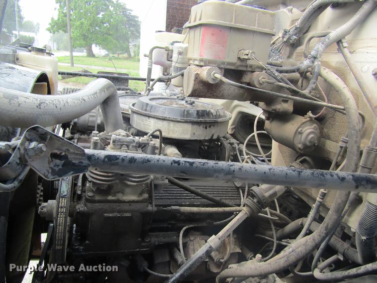 image for item DD8554 1997 Chevrolet C7500 oil distributor truck