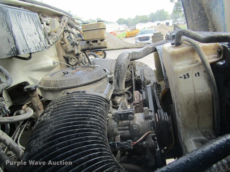 image for item DD8554 1997 Chevrolet C7500 oil distributor truck