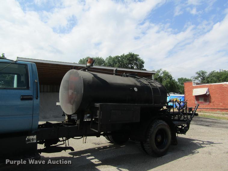 image for item DD8554 1997 Chevrolet C7500 oil distributor truck