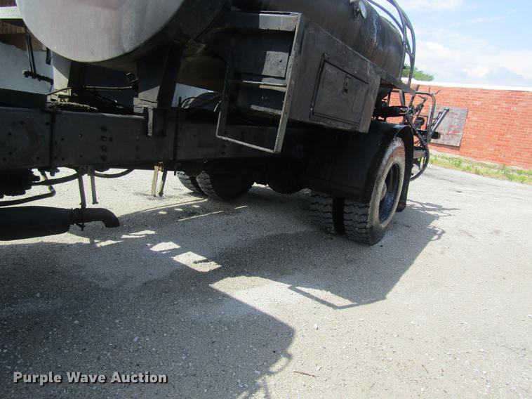 image for item DD8554 1997 Chevrolet C7500 oil distributor truck