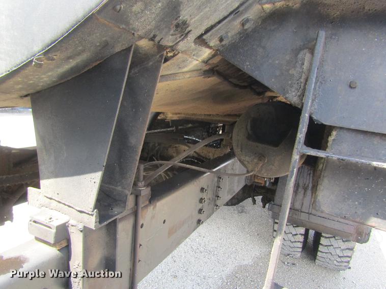 image for item DD8554 1997 Chevrolet C7500 oil distributor truck