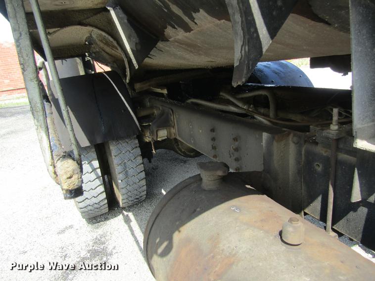 image for item DD8554 1997 Chevrolet C7500 oil distributor truck