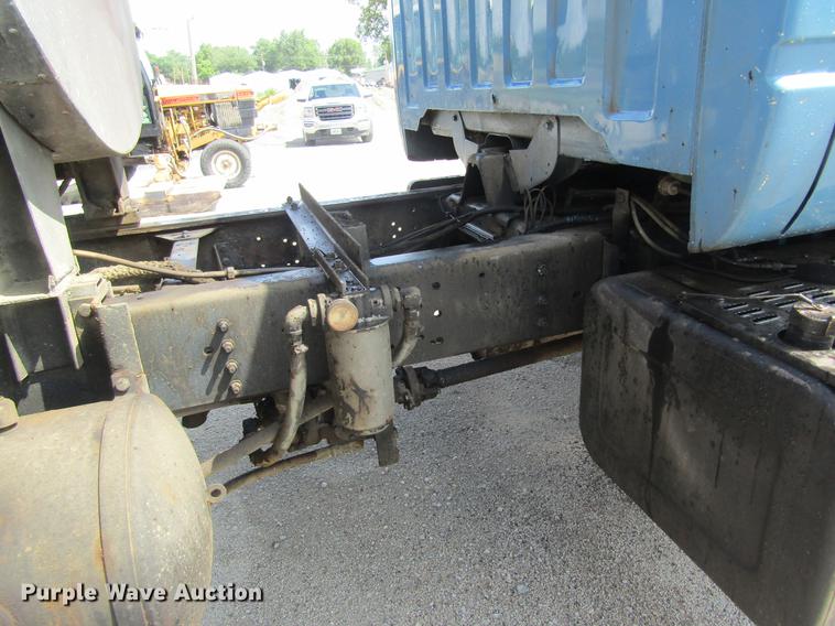 image for item DD8554 1997 Chevrolet C7500 oil distributor truck