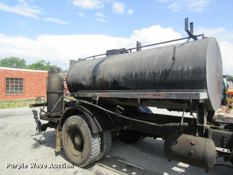 image for item DD8554 1997 Chevrolet C7500 oil distributor truck