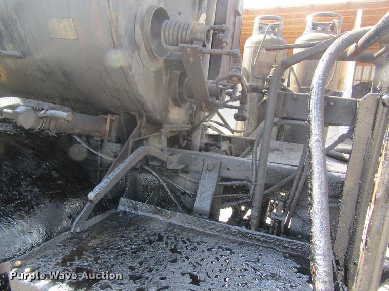 image for item DD8554 1997 Chevrolet C7500 oil distributor truck