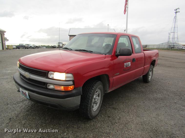 image for item DD8556 2000 Chevrolet Silverado 1500 Ext. Cab pickup truck