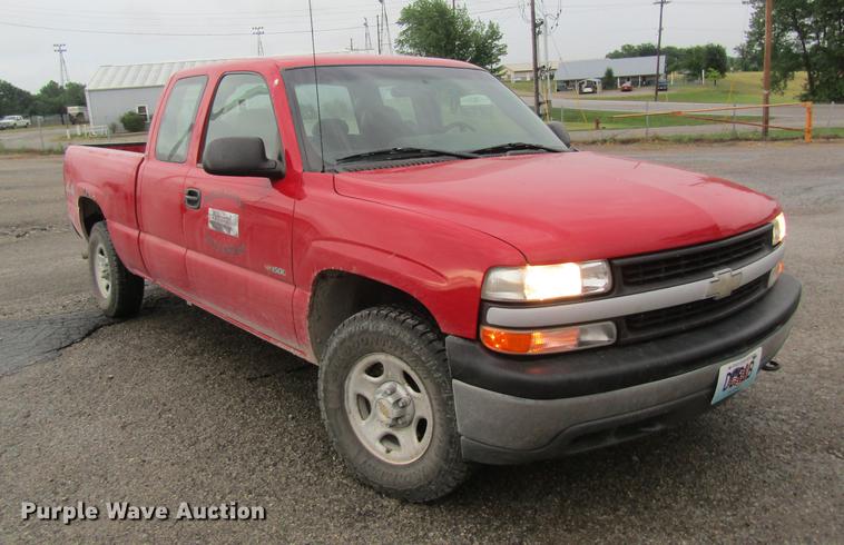 image for item DD8556 2000 Chevrolet Silverado 1500 Ext. Cab pickup truck