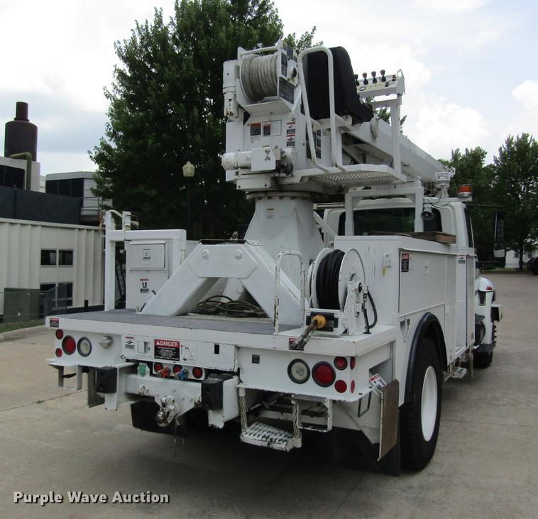image for item DD8563 2004 International 4300 digger derrick truck