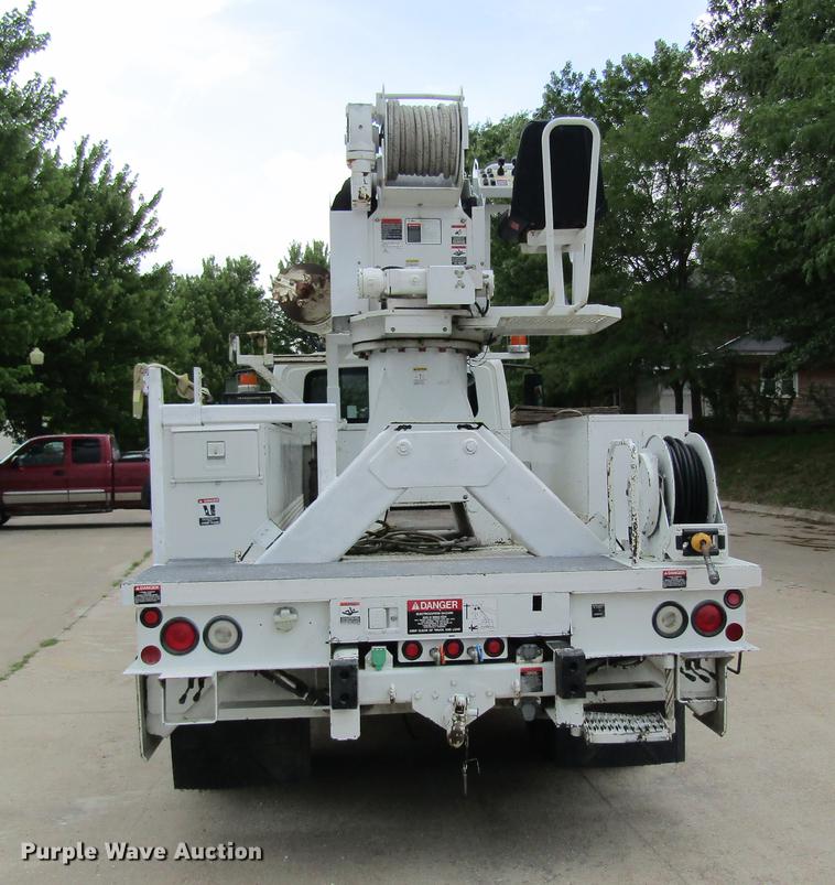 image for item DD8563 2004 International 4300 digger derrick truck