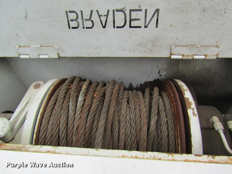 image for item DD8563 2004 International 4300 digger derrick truck