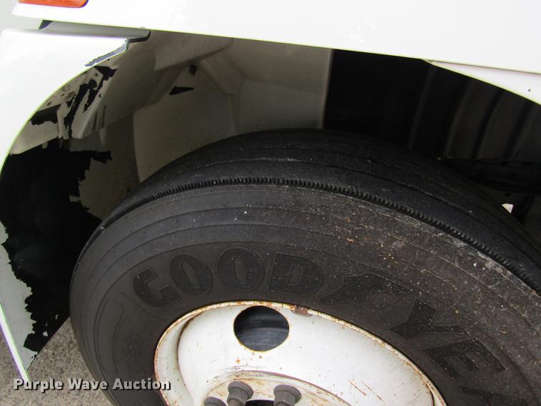 image for item DD8563 2004 International 4300 digger derrick truck