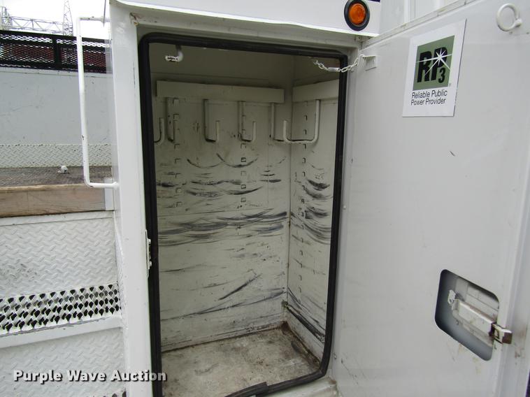 image for item DD8563 2004 International 4300 digger derrick truck