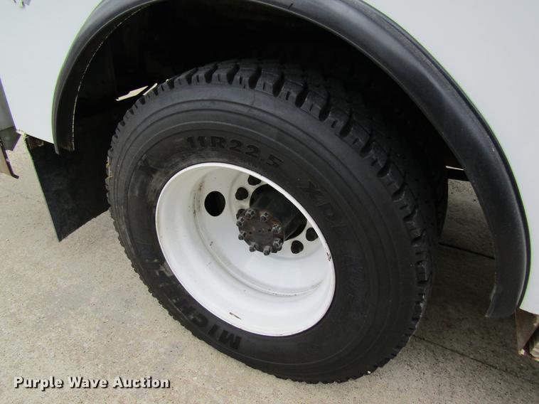 image for item DD8563 2004 International 4300 digger derrick truck