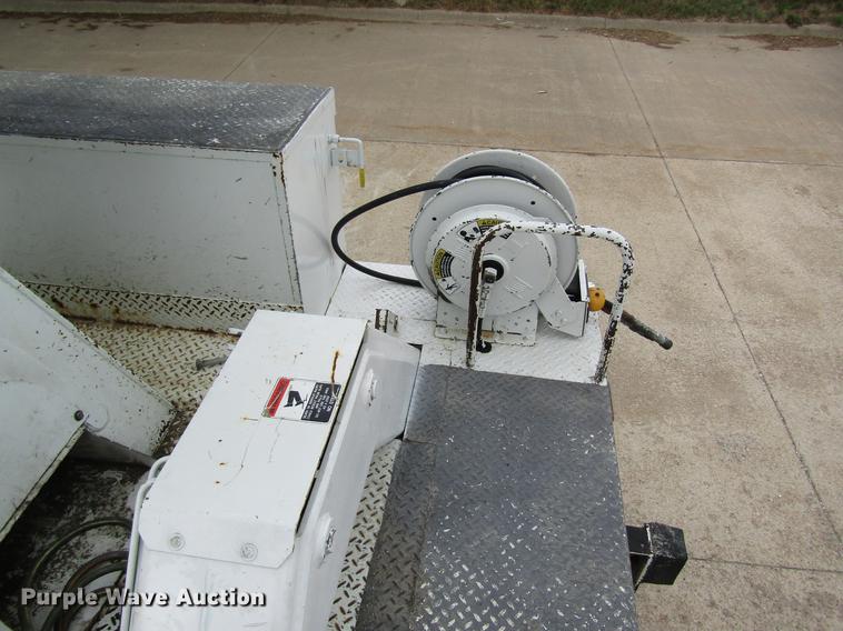 image for item DD8563 2004 International 4300 digger derrick truck