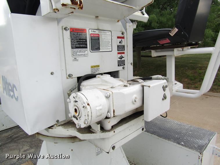 image for item DD8563 2004 International 4300 digger derrick truck