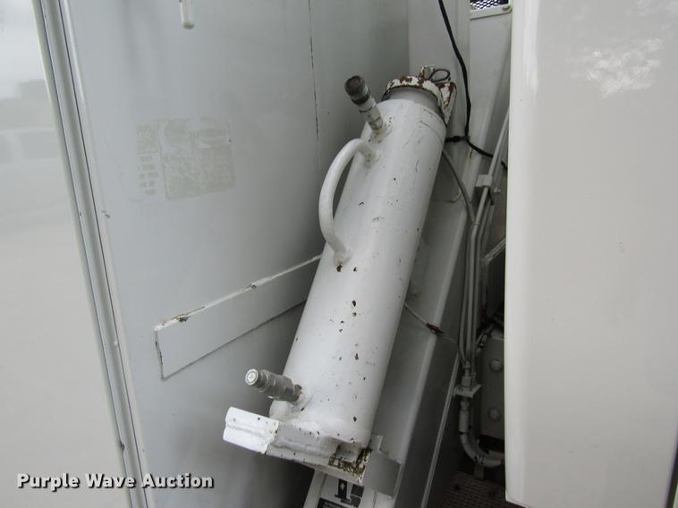 image for item DD8563 2004 International 4300 digger derrick truck